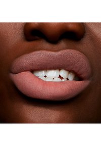 MAC POWDER KISS LIQUID LIPCOLOUR - Liquid Lipstick - mull it over