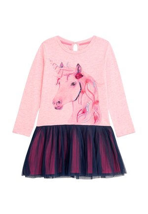 Vestido rosa de manga larga con un gráfico de unicornio adornado, falda de tul azul marino en capas y detalle de ojo de cerradura en la espalda.