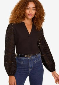 Love & Roses BRODERIE V NECK  REGULAR FIT - Tops ar garām piedurknēm - black