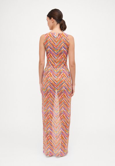Maxime dress with a zigzag pattern in vibrant orange, pink, and blue. Sleek, sleeveless design, fitted silhouette, smooth fabric texture.