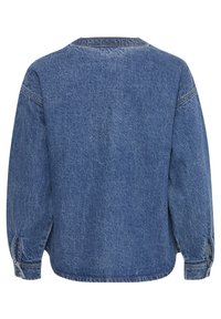 Blå denimskjorta med långa ärmar, rundad halsringning och knappar vid ärmsluten. Texturerad tyg med en blekt tvätt.