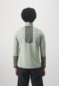 Peak Performance - Kurtka Softshell