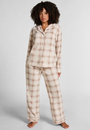 Geruite flanellen pyjama's in beige tinten, met een knoopsluiting aan de bovenkant met kraag en bijpassende onderkant, zachte textuur, comfortabele pasvorm en lange mouwen.