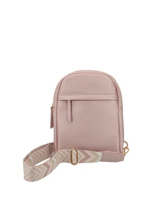 Piccola borsa a tracolla rosa chiaro con tasca frontale e tracolla larga regolabile con motivo a chevron rosa, beige e bianco.