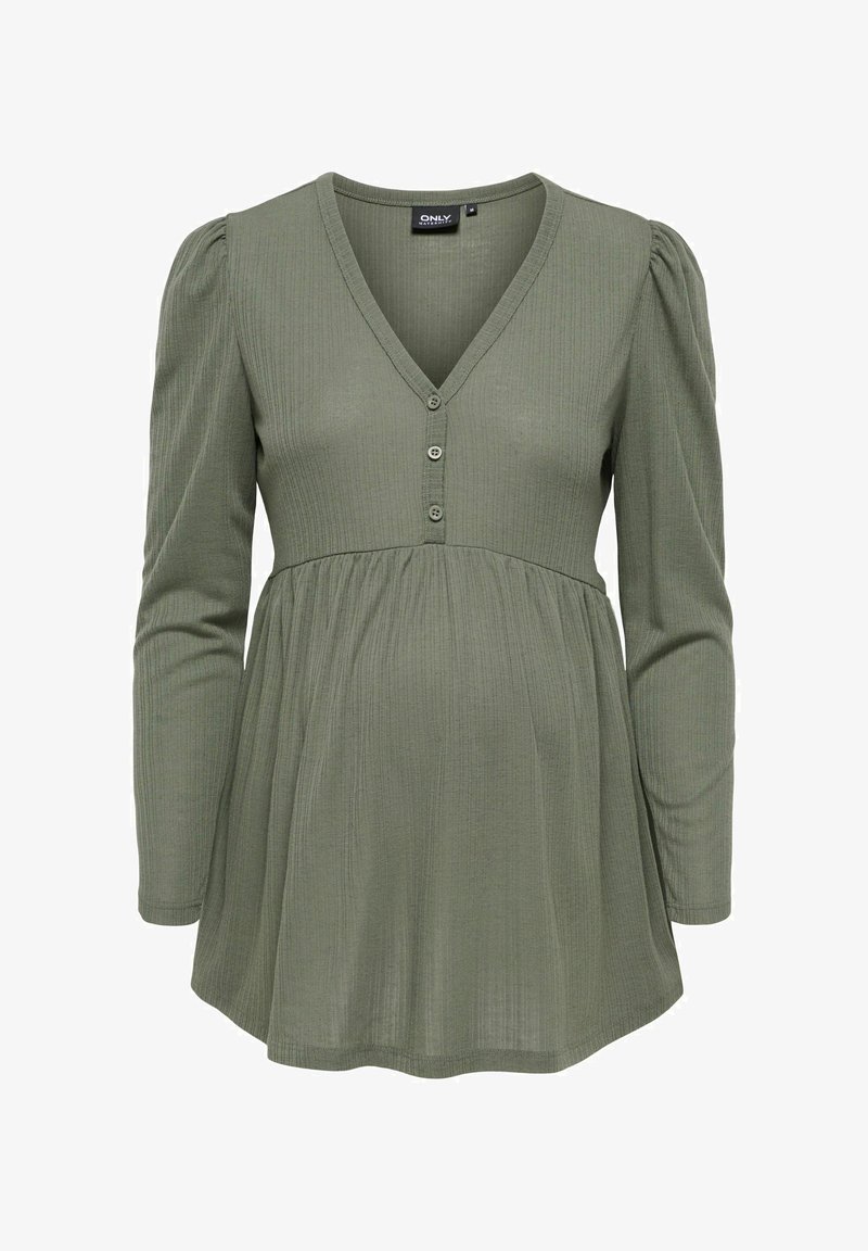 T-shirt de maternité en vert olive, avec un col en V, des manches longues, un détail de bouton au niveau de la poitrine et une taille légèrement évasée en texture côtelée.