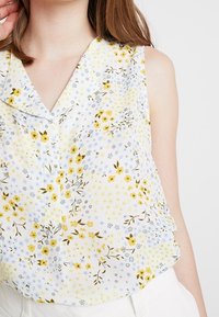 VILA Blus - light blue