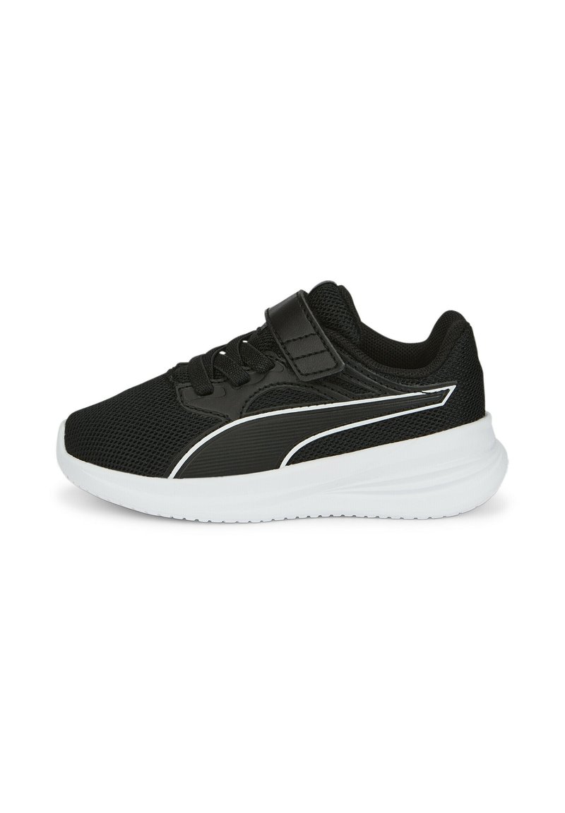Scarpa da atletica nera con tomaia in rete, dettagli sintetici, suola bianca, chiusura con lacci e fascia in Velcro regolabile per una calzata sicura.