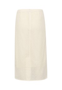 Jupe crayon blanche en dentelle avec un motif floral texturé, fermeture à zip sur le côté, et silhouette élégante, avec une longueur de genou.