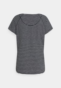 Marinblå och vit randig t-shirt med kort ärm, rund halsringning och rundad nederkant, med en avslappnad passform och mjukt bomullsmaterial.