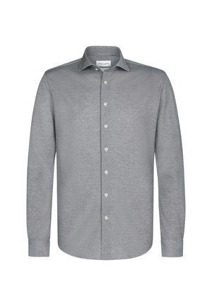 Camisa gris de manga larga hecha de una tela suave, con un cierre de botones en la parte delantera, cuello y una textura sutil. Incluye botones y puños blancos.