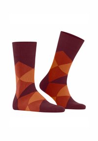 Calzini di cotone con un motivo geometrico in tonalità di bordeaux, arancione e rosso chiaro, angolati per la visualizzazione su uno sfondo bianco.