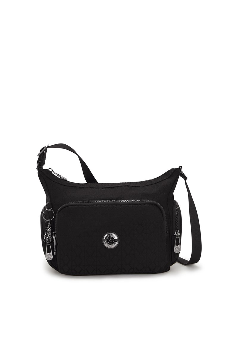 Borsa a spalla nera con un motivo testurizzato, tasca frontale con zip, accessori in argento e tracolla regolabile. Presenta un charm decorativo.
