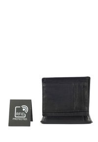 Zwarte leren portemonnee met meerdere kaartsleuven, een gladde textuur en een RFID-beschermingslabel op een klein standaard.