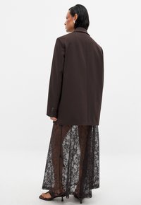 NA-KD Maxisukňa - brown