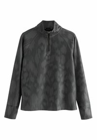 Grauer Pullover mit hohem Kragen und halbem Reißverschluss. Besitzt ein dezentes texturiertes Muster. Lange Ärmel mit Raglan-Nähten. Glatte Materialoberfläche.