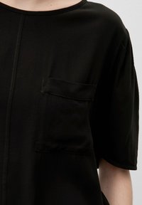 s.Oliver MIT DOBBY STRUKTUR - Blouse - schwarz
