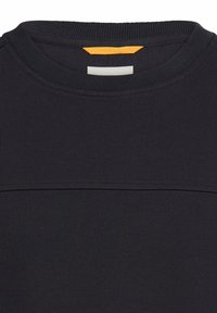 Sweat-shirt bleu marine avec un col ras du cou côtelé et un accent jaune contrastant au niveau du col, fabriqué dans un tissu lisse et flexible.