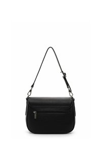 Schwarze Leder-Schultertasche mit glatter Textur, Klappenverschluss, vorderer Reißverschlusstasche und verstellbarem Schultergurt. Kompakte und rechteckige Form.