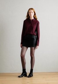 Marc O'Polo CASUAL FIT KENT COLLAR PRINT - Button-down blouse - red black