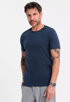 - T-shirt basic