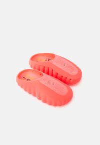 Non sélectionné, solar red/chrome-coloured/hyper crimson/black