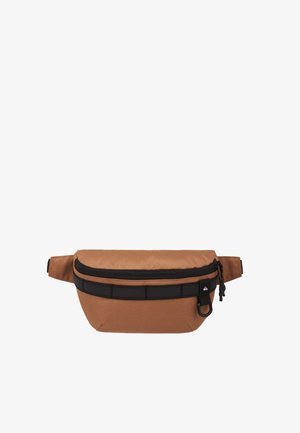 Braune Stoff-Gürteltasche mit schwarzem Reißverschluss, horizontalem Riemen, kleinem Logopatch und verstellbaren Seitenträgern.