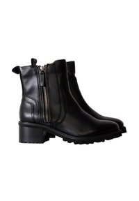 Botas de tobillo de cuero negro con cremalleras laterales, tacones cuadrados y suelas texturizadas. Presentan un acabado suave y lengüetas para facilitar su uso.
