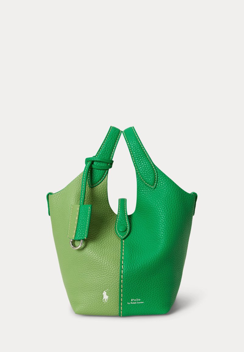Grön tvåtonad läderväska tote med handtag upptill, synliga sömmar och präglade Polo Ralph Lauren-loggor i framkanten nedtill.