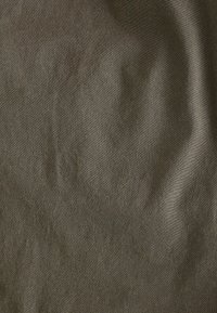 Next STRETCH UTILITY REGULAR TAPERED - Kareiviško stiliaus kelnės - mottled brown