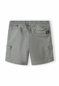 Grå cargoshorts med elastisk midjeband, bakficka och sidofickor; tillverkade av ett ventilerande tyg med en mjuk yta.