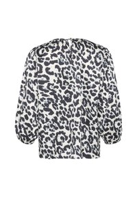 Blouse à imprimé léopard noir et ivoire, en tissu texturé, avec des manches bouffantes, un col rond, et une fermeture en keyhole à l'arrière avec un détail de bouton.