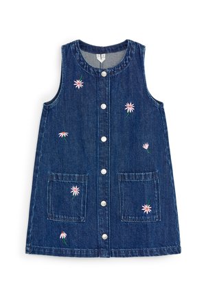 Robe en denim bleu foncé sans manches avec des boutons sur le devant, deux poches avant et une petite broderie de fleurs roses dispersée sur le tissu.