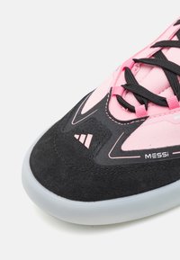 adidas Performance F50 FREESTYLE 24 MESSI - Indendørsfodboldstøvler - light pink/silver metallic/core black