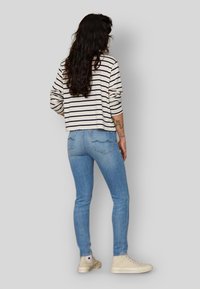 Kings Of Indigo Džíny Slim Fit - light blue