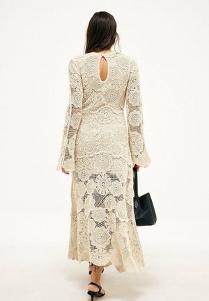 NA-KD, KNITTED CROCHET FLARE MAXI DRESS - Kampsunkleit - cream