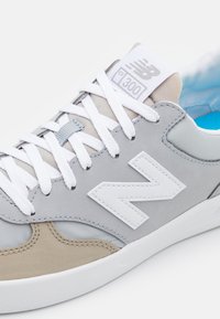 New Balance CT300 UNISEX - Sapatilhas - grey/white