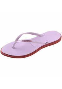 Violetti flip-flop, jossa on teksturoitu pohja, valkoiset remmit ja punainen kumipohja, jossa on pieni "Havaianas"-logo.