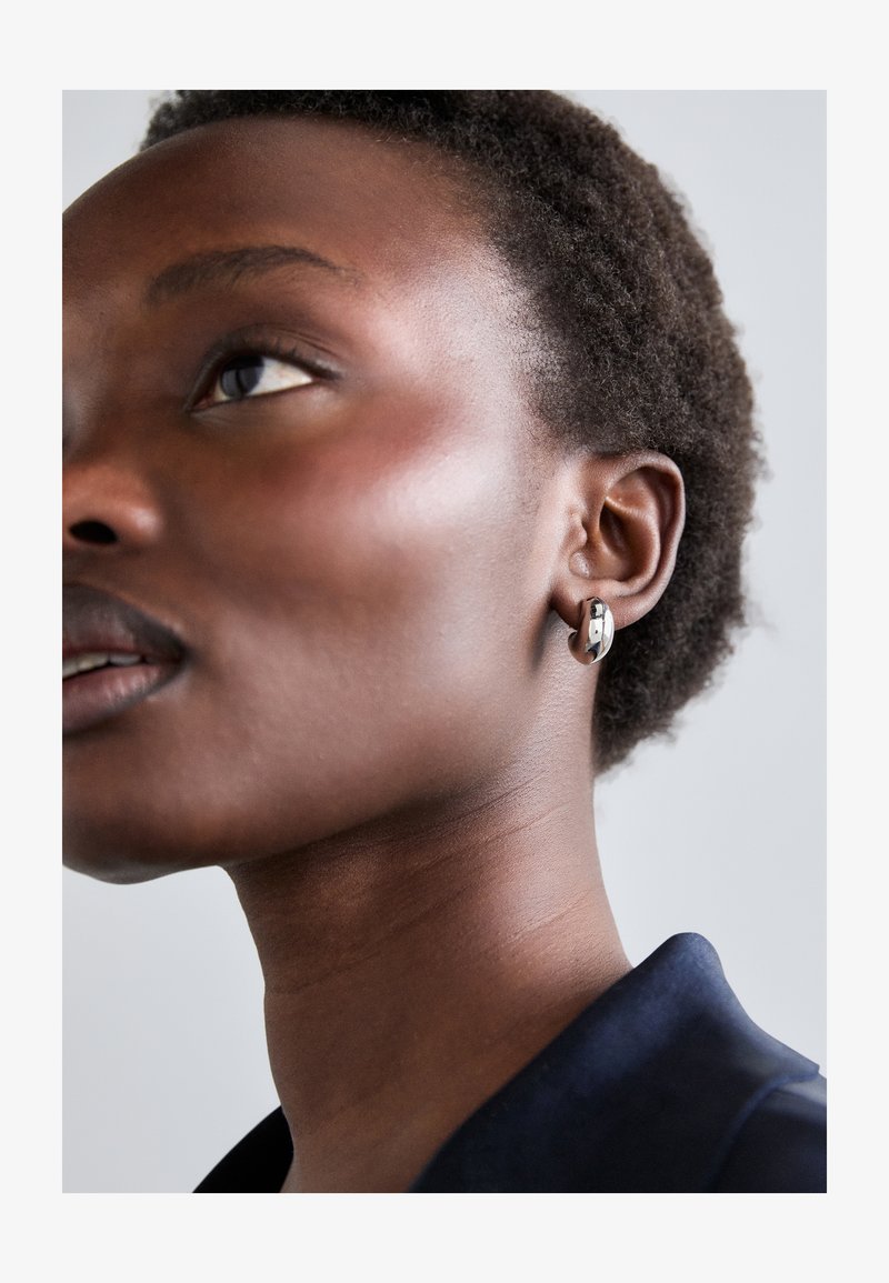 Maria Black TRYVANN PILLOW EARRING - Σκουλαρίκια - silver coloured