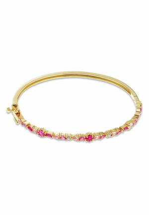 Bracciale rigido in oro con una fila di pietre preziose rosa, rosse e trasparenti lungo il bordo anteriore e chiusura a fibbia.