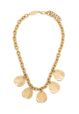 Złoty naszyjnik z łańcuszkiem, na którym równomiernie rozmieszczono pięć nieregularnych, młotkowanych zawieszek w kształcie monet, z zapięciem na karabińczyk.