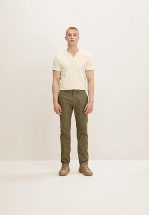BASIC WASHED - Chinos - jungle soil green