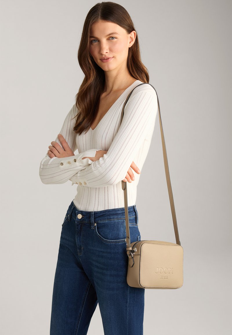 JOOP! Jeans LETTERA CLOE LETTERA CLOE SHOULDER - Borsa a tracolla - greige