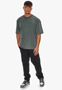 Dropsize HEAVY EMBO - T-shirt basique - washedgrey