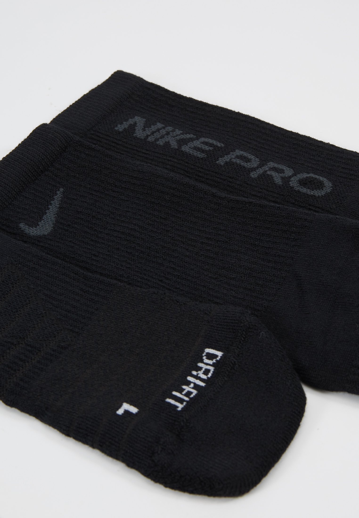 nike pro everyday max cushioned