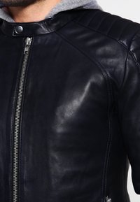 Serge Pariente Skinnjacka - dark blue