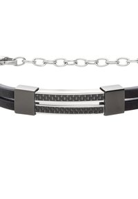 Pulsera de cuero negro con cadena de plata, que presenta dos acentos metálicos rectangulares y una incrustación central de fibra de carbono. Acabado suave y brillante.