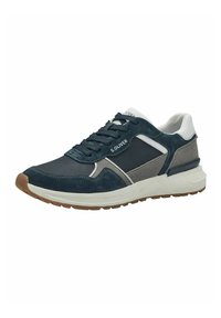 Meeste tennisesuusad, mis on valmistatud tumesinise suede ja võrkkattega, hallide aktsentidega, valge kummist tallaga ja ümmarguste paeltega, et tagada kindel istuvus.