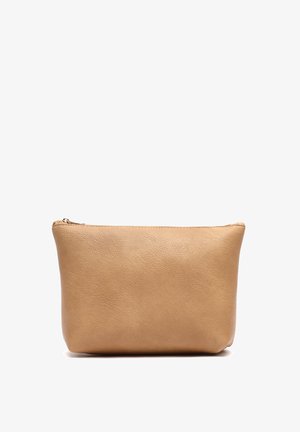 Beige nahkainen vetoketjullinen pussi, jossa on yksinkertainen muotoilu, suorakulmainen muoto ja hieman pyöristetyt reunat valkoisella taustalla.