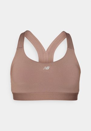 Sutien sport maro cu spate decupat, bretele groase și bandă elastică. Prezintă un mic logo pe față, fabricat dintr-un material neted.