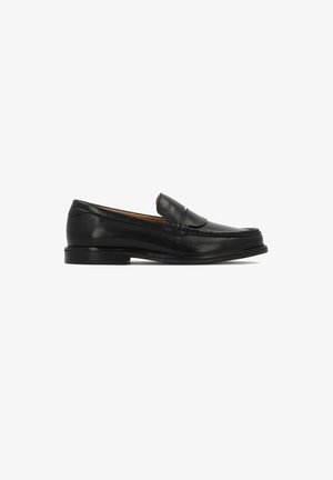 Μαύρο δερμάτινο παπούτσι τύπου slip-on με χαμηλό τακούνι, στρογγυλεμένη μύτη και διακοσμητικό ράψιμο στο πάνω μέρος του παπουτσιού.